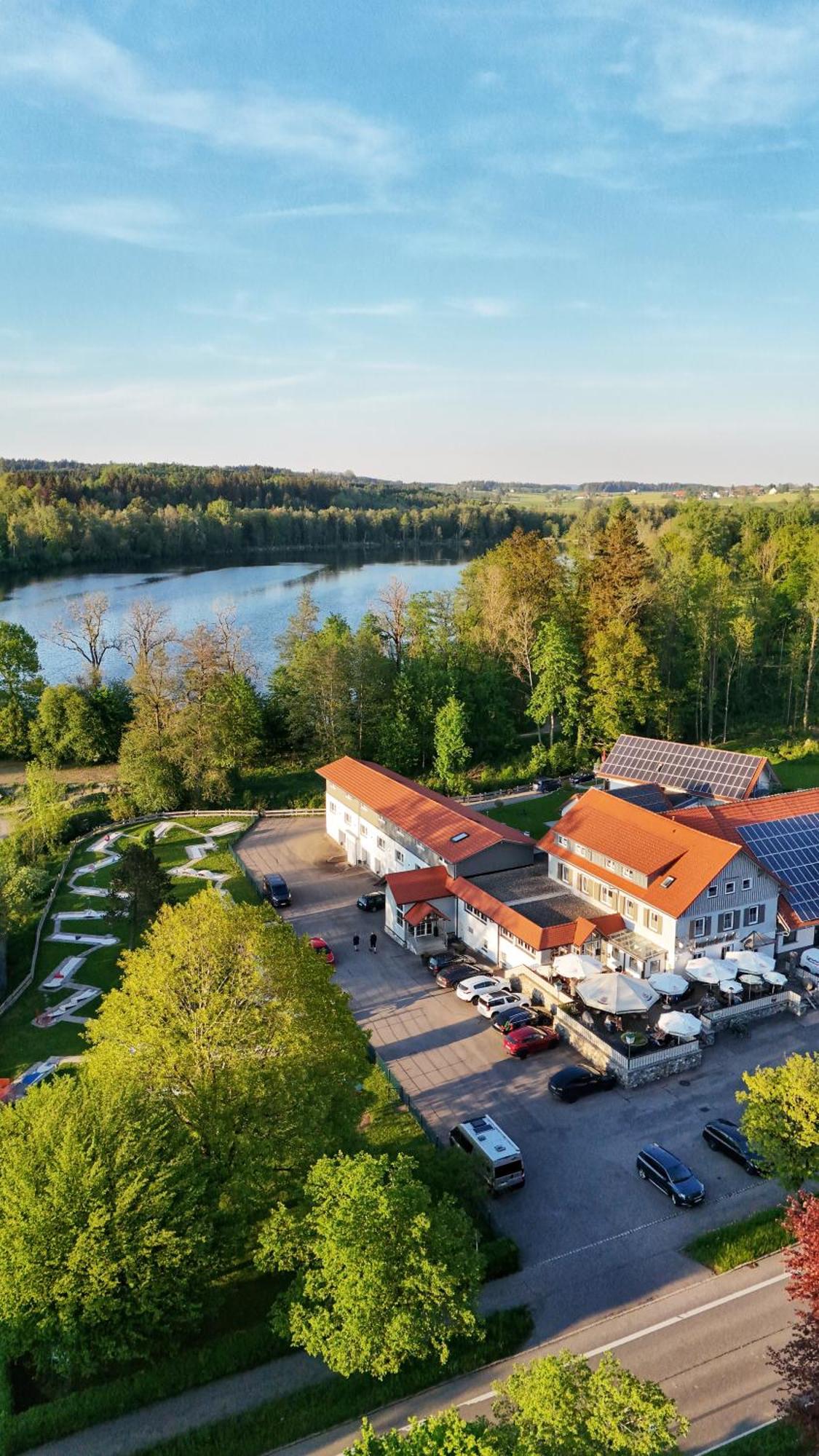 Traditions-Gasthaus Bayrischer Hof ลอยท์เคียร์ช อิม อัลล์กอย ภายนอก รูปภาพ