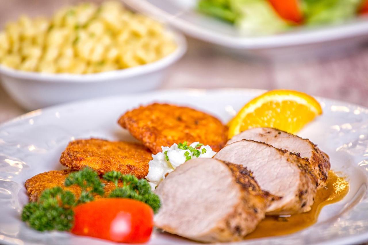 Traditions-Gasthaus Bayrischer Hof ลอยท์เคียร์ช อิม อัลล์กอย ภายนอก รูปภาพ