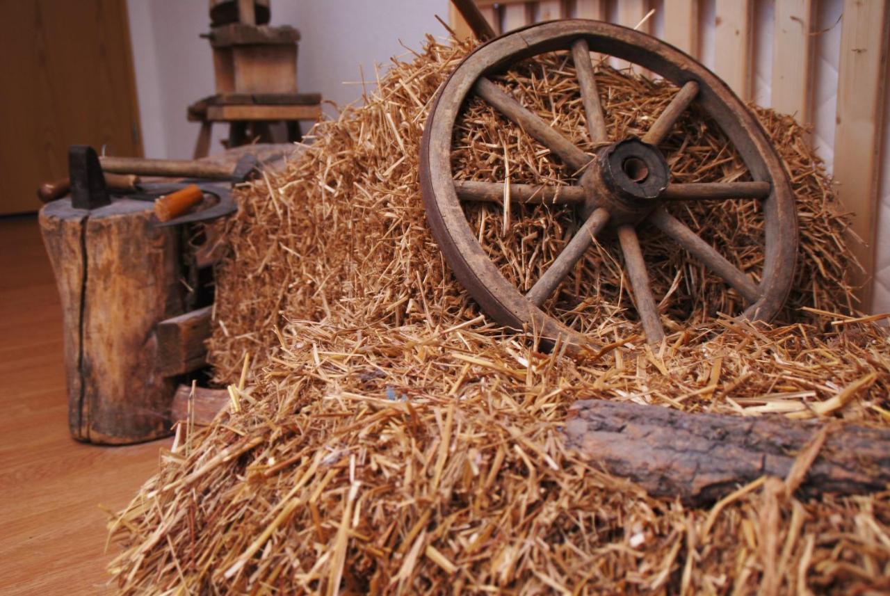 Traditions-Gasthaus Bayrischer Hof ลอยท์เคียร์ช อิม อัลล์กอย ภายนอก รูปภาพ