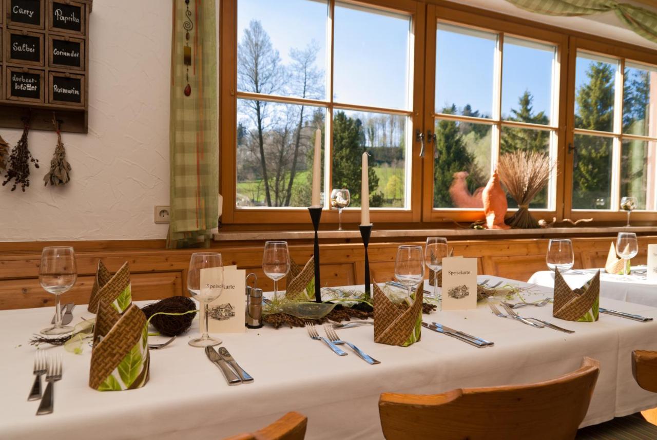 Traditions-Gasthaus Bayrischer Hof ลอยท์เคียร์ช อิม อัลล์กอย ภายนอก รูปภาพ