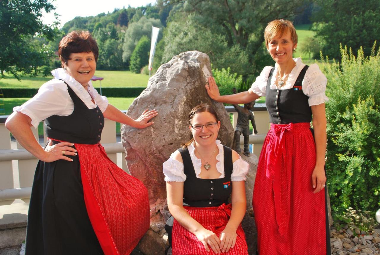 Traditions-Gasthaus Bayrischer Hof ลอยท์เคียร์ช อิม อัลล์กอย ภายนอก รูปภาพ