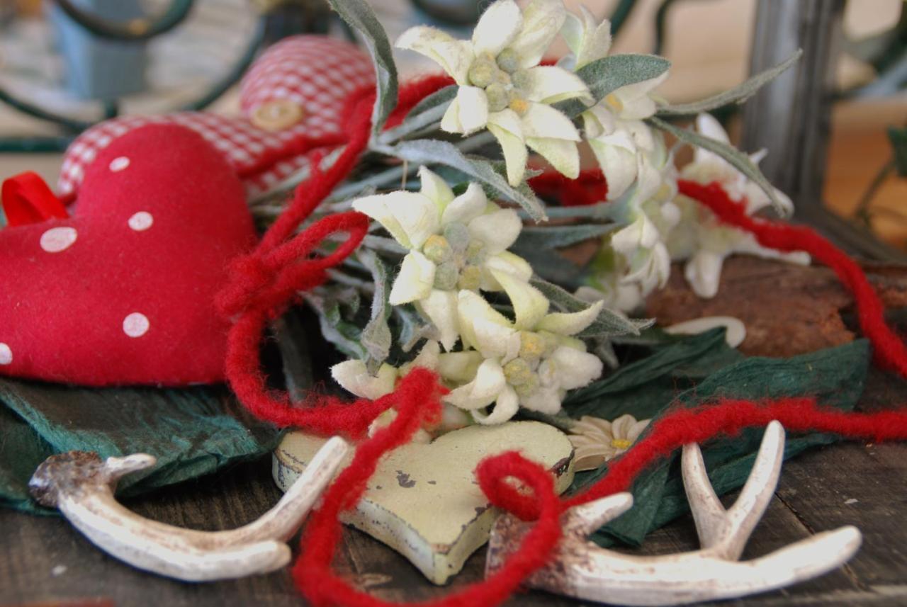 Traditions-Gasthaus Bayrischer Hof ลอยท์เคียร์ช อิม อัลล์กอย ภายนอก รูปภาพ
